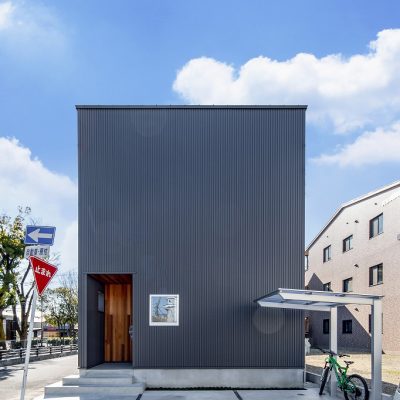三角吹抜けのある家