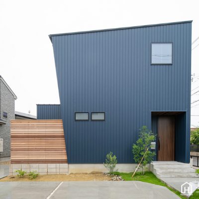 古材キッチンカウンターを囲う家