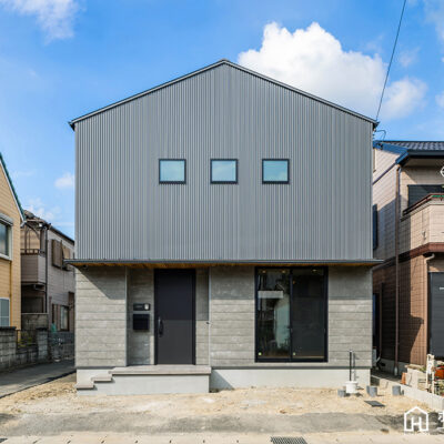 ガルバとソリドの組み合わせが素敵な家
